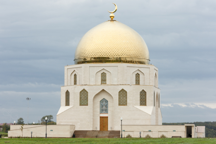 Памятный знак, где хранится самый большой в мире печатный Коран